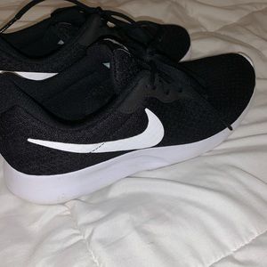 Black nike running shoes